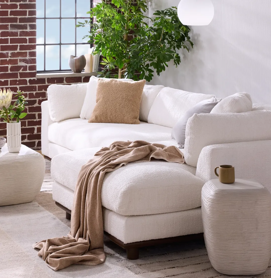 超多案例！四个章节读懂2026潘通年度色「云上舞白」