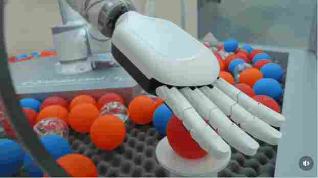 米兰冬奥村,这群外国人都围着阿里云AI干啥呢?(图4) 米兰冬奥村,这群外国人都围着阿里云AI干啥呢?(图4)